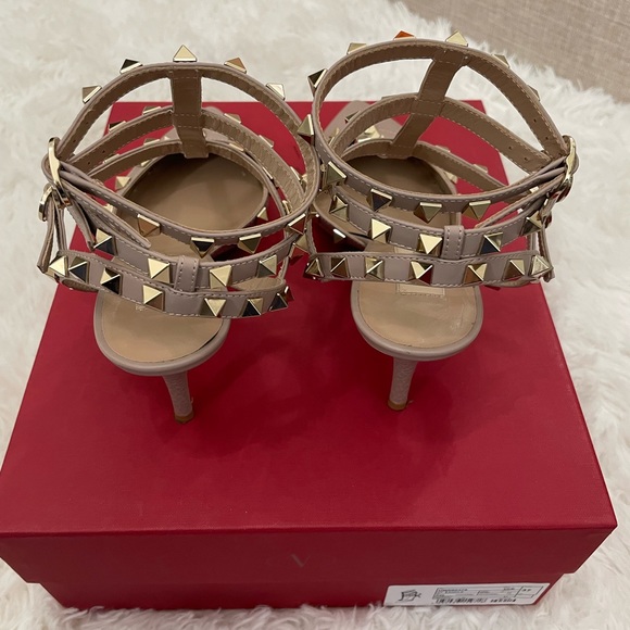 Valentino Rockstud Pumps - Picture 3 of 7